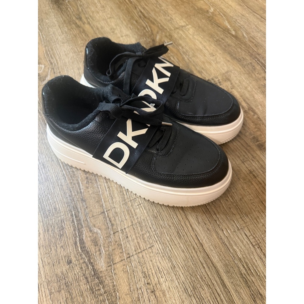 DKNY Womens Black Pebbled Leather Platform Sneakers Logo Strap K2150477 Size 8M